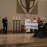 Gemeinsam mit Pater Josef feierte Pfarrer Wölke den Gottesdienst in der Kirche St. Barbara.